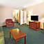 La Quinta Inn & Suites by Wyndham Detroit Canton