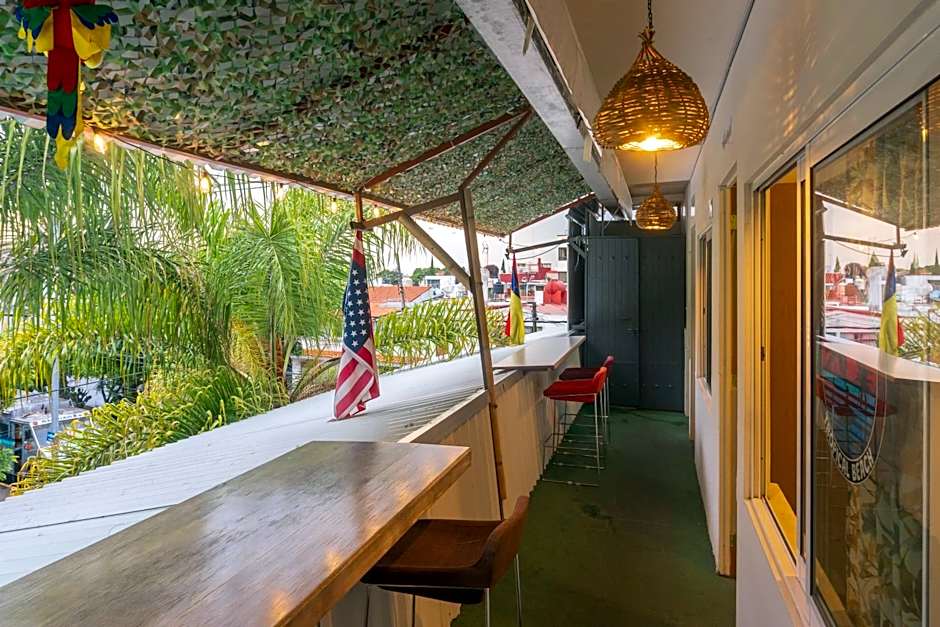 La Créme de la Créme Hostel