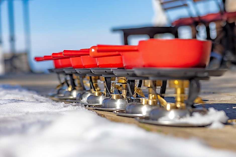 Le Coucou Hotel Restaurant & Lounge-Bar