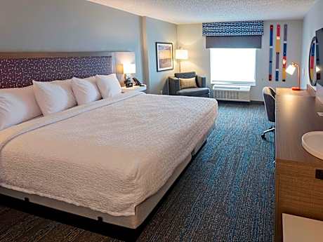 1 King W/ Microwv/ Fridge