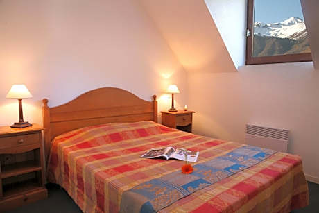 One-Bedroom Apartment (5 Adults)