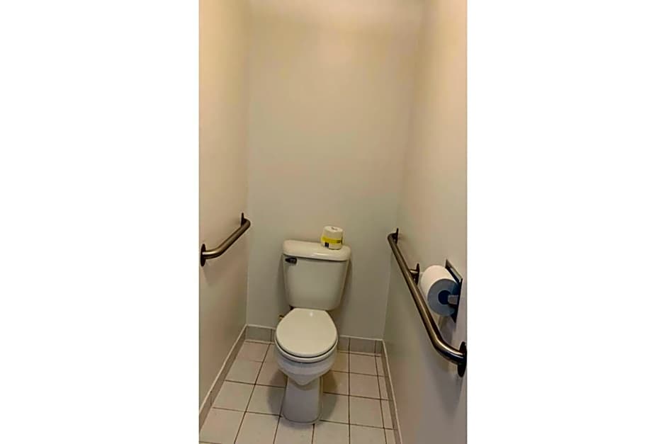 Economy Inn of Holland