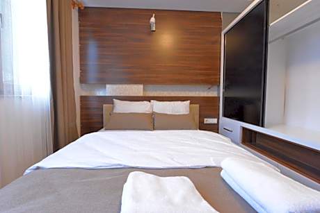 One-Bedroom Suite with Balcony (Ground Floor)