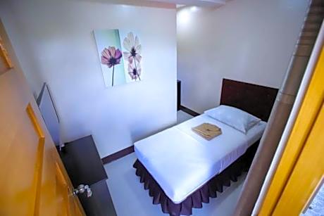 Marco s Tourist Inn by RedDoorz