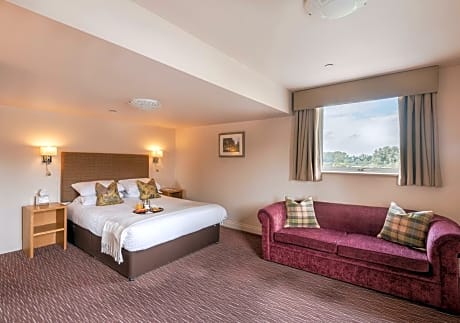 Family Room (2 Adults + 1 Child)