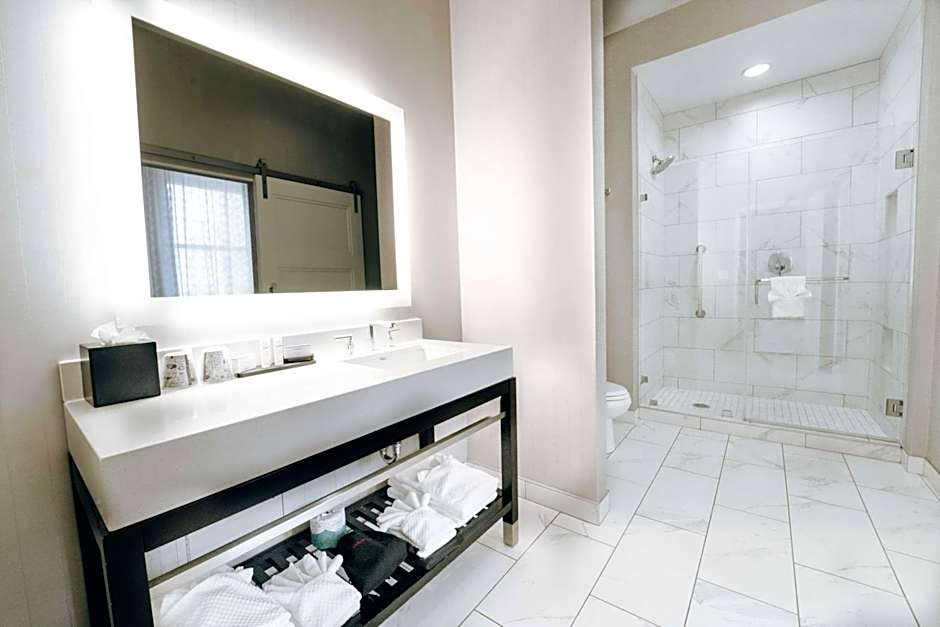 Embassy Suites By Hilton Louisville Downtown