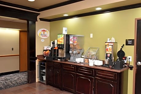 Super 8 by Wyndham Beaumont South I-10 & Walden Rd