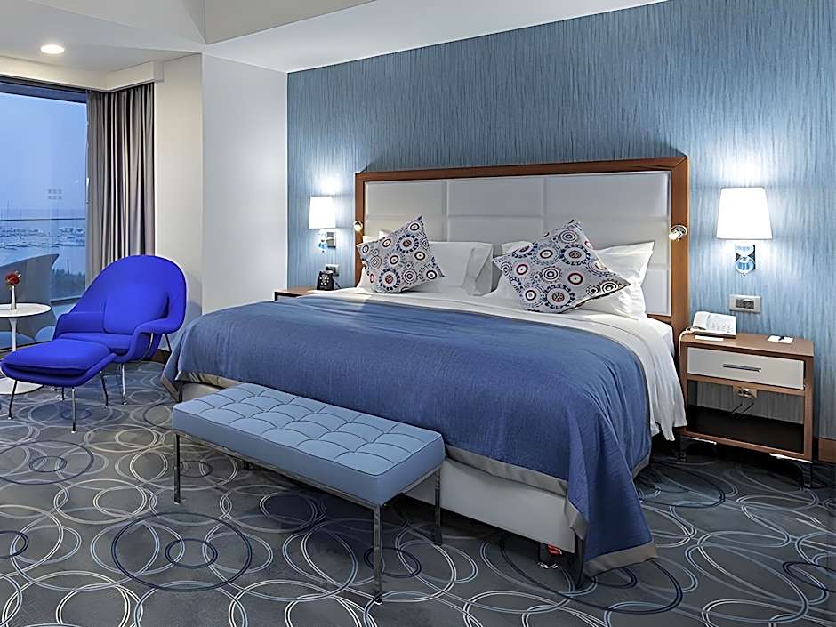 DoubleTree By Hilton Kusadasi