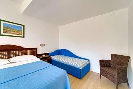 Double Room with Balcony and Sea View