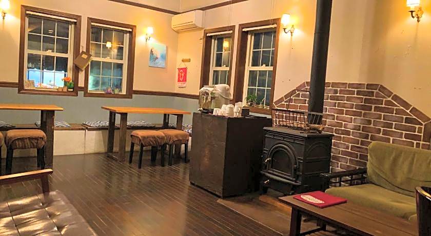 Iza Kamakura Guest House And Bar