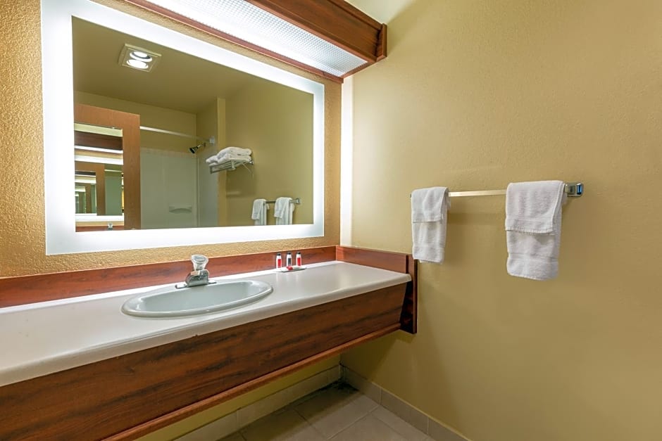 Howard Johnson by Wyndham Leavenworth