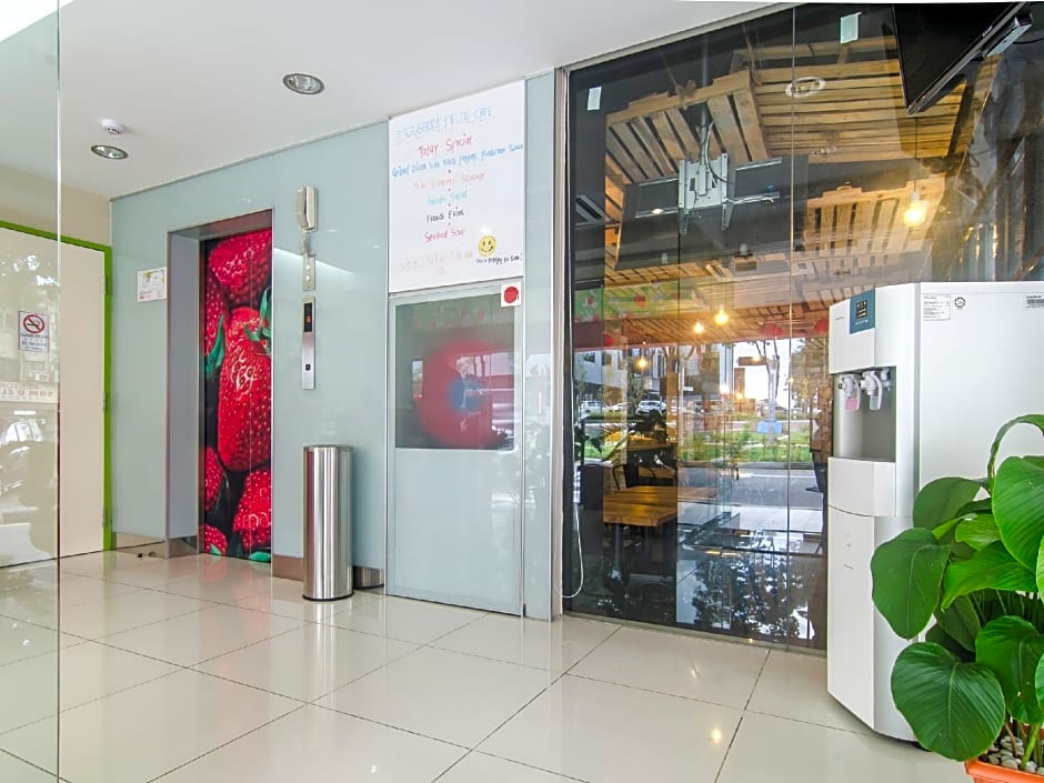 Hotel Strawberry Fields