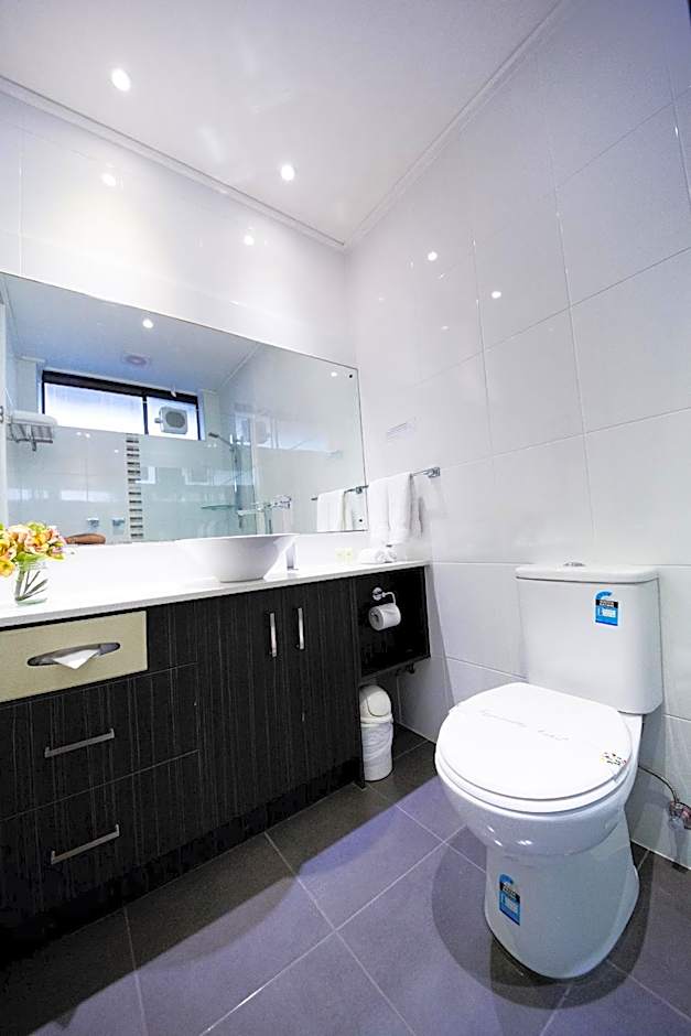 Sandown Regency Hotel & Apartments