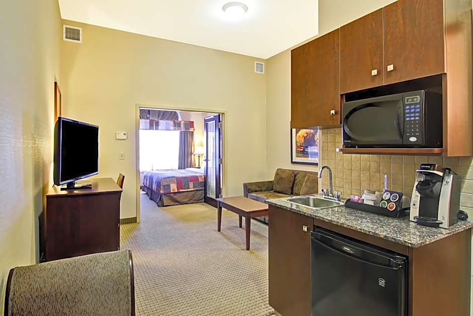 Photo 1 of 5 of 1 King Bed Suite