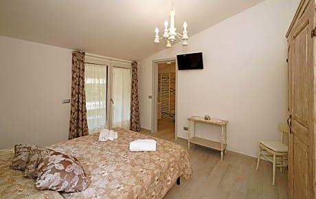 Deluxe 1 Double Bed or 2 Beds