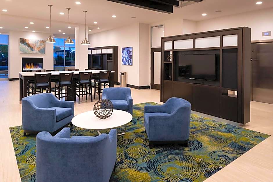 Holiday Inn & Suites Farmington Hills - Detroit NW, an IHG Hotel By IHG