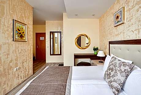 Deluxe One-Bedroom Suite