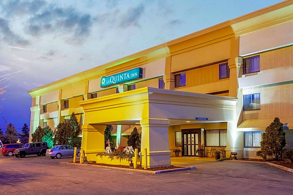 La Quinta Inn & Suites by Wyndham Milwaukee Airport / Oak Creek