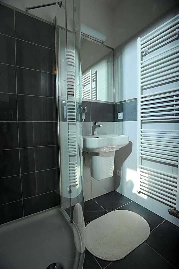 Black Bridge Hotel Apartment