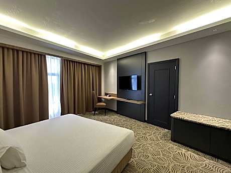 Junior Deluxe Suite