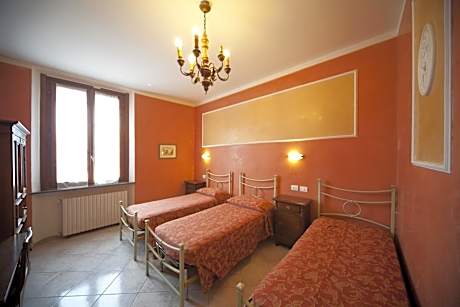 Twin Room with Private Bathroom