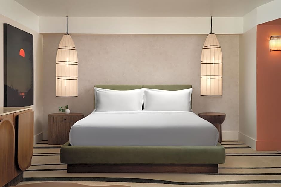Sandbourne Santa Monica, Autograph Collection