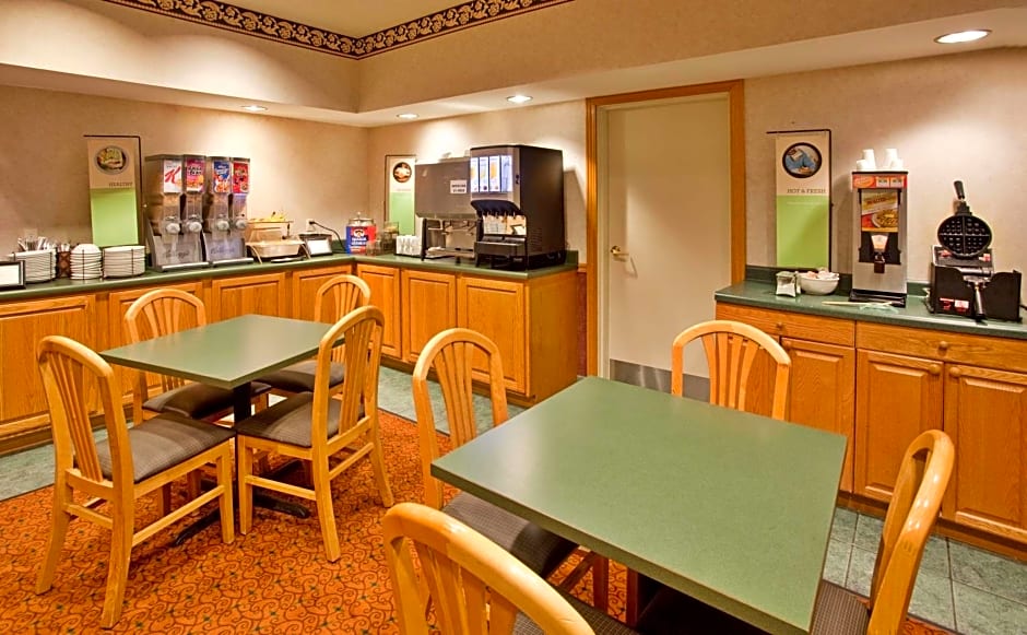 Country Inn & Suites by Radisson, Bloomington-Normal West, IL