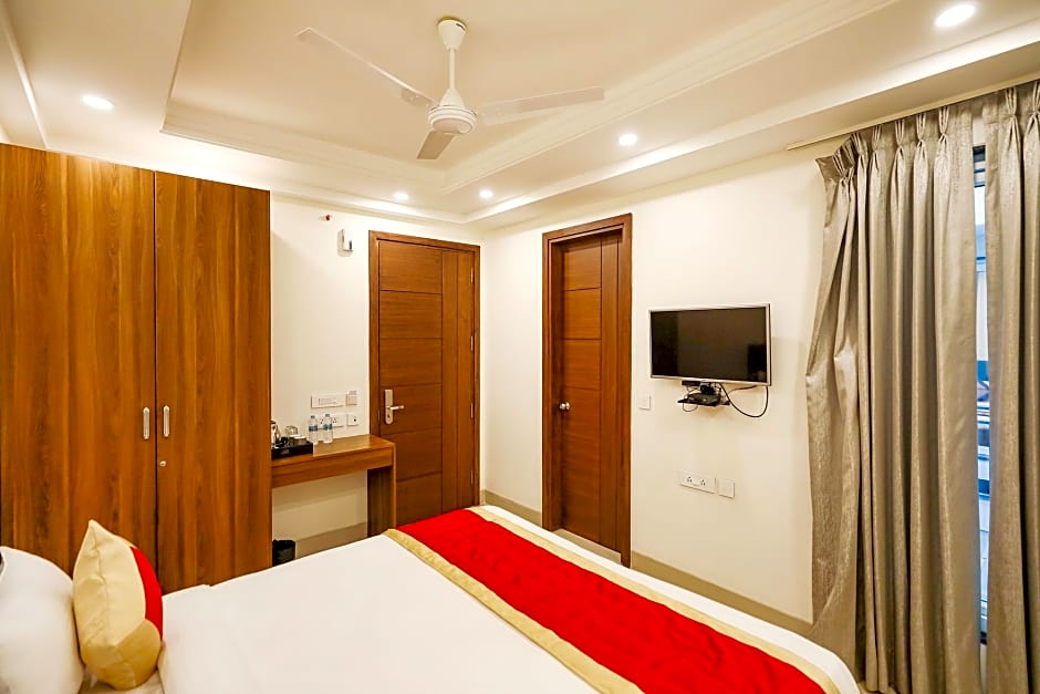 FabHotel La Paz Stay B&B