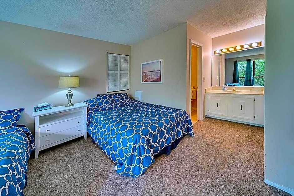 Siesta Key Beach - 2 Bedroom - 3 Beds - 3 Bathroom Duplex with Heated Swimming Pool