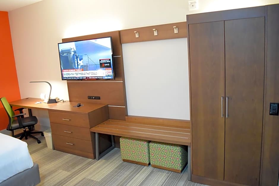 Holiday Inn Express Hotel & Suites Pensacola West I-10 By IHG
