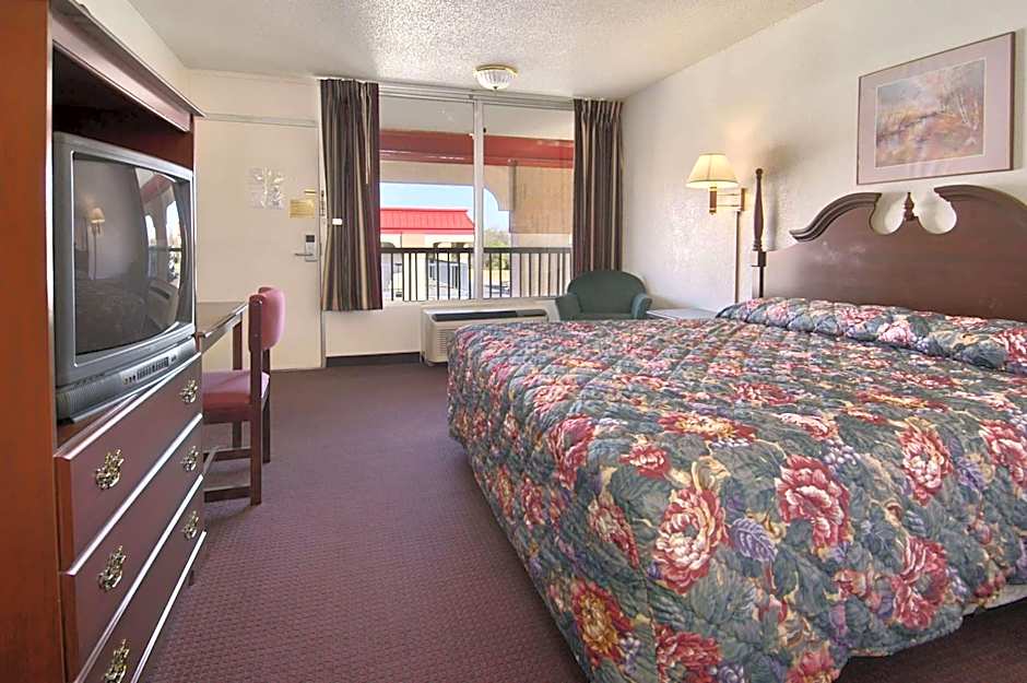 Super 8 by Wyndham Oklahoma Fairgrounds