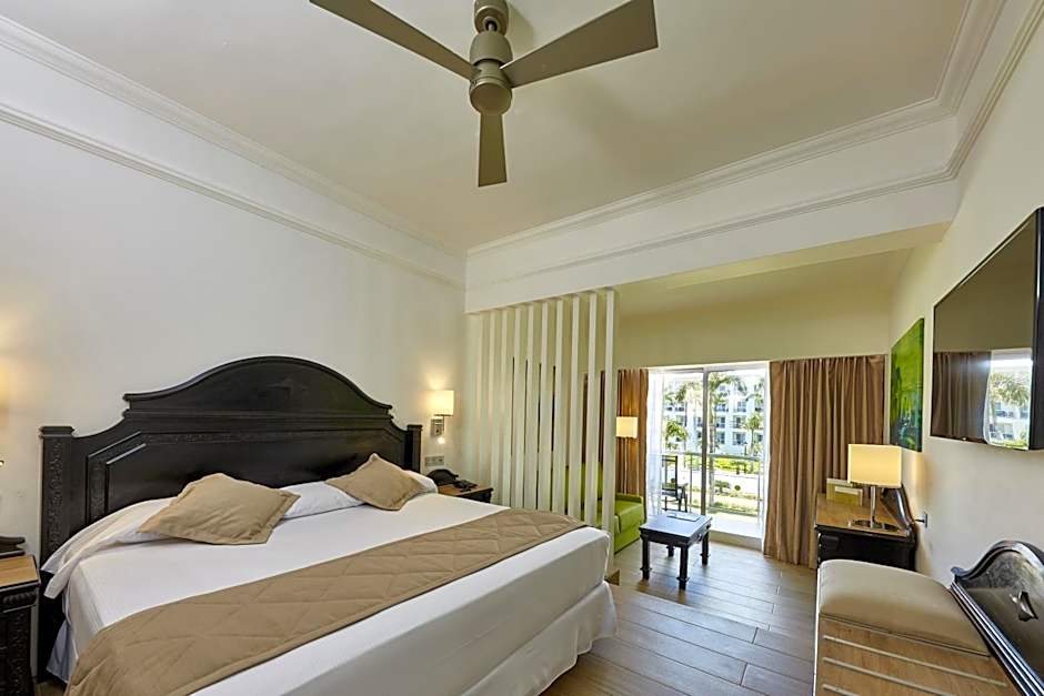 Photo 1 of 4 of Junior Suite, Tropical View
