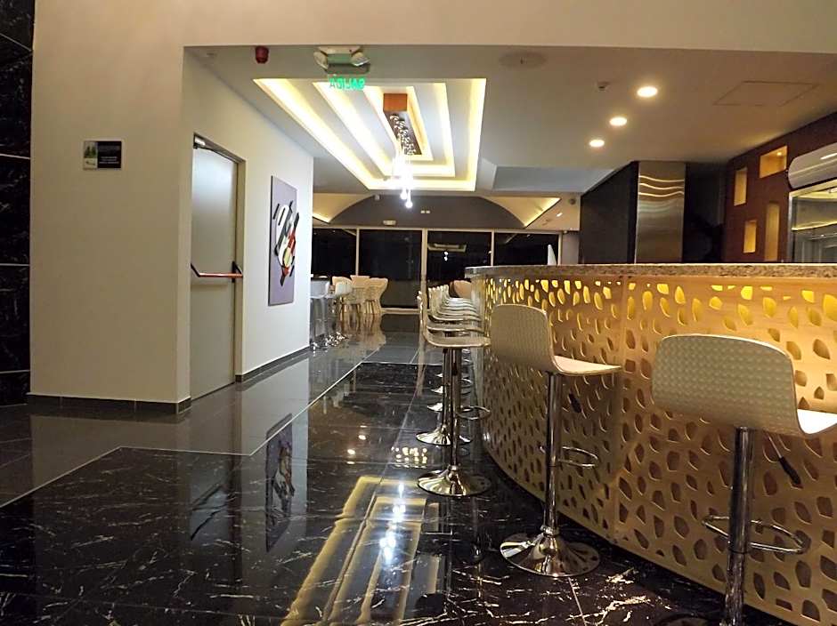LUMA PLAZA HOTEL