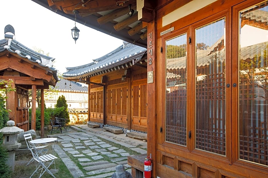 Gaeunchae Hanok Guesthouse Jeonju 2 (Korea Quality)