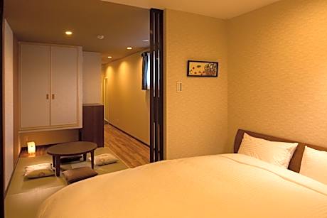 Queen Room with Tatami area and Balcony