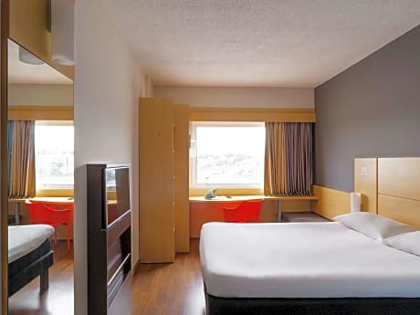 Standard Room with 1 double queen size bed