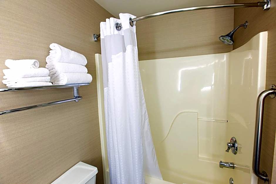 Holiday Inn Express Fargo - West Acres By IHG