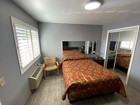 Queen Room - Non-Smoking