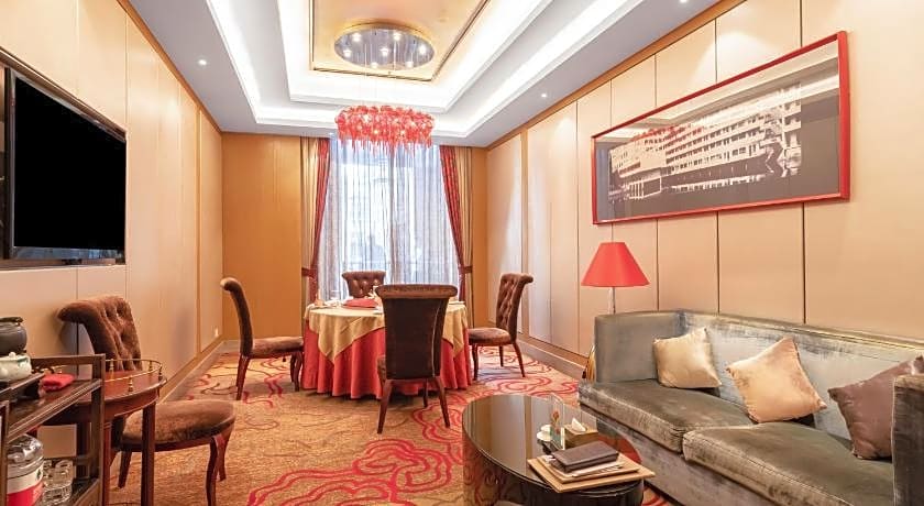 Easeland Hotel