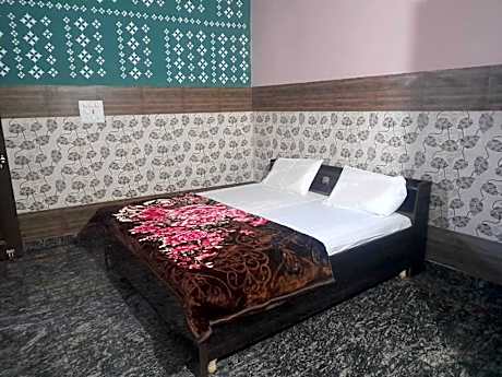 OYO 808770 Gg Hotel Fooding And Lodging