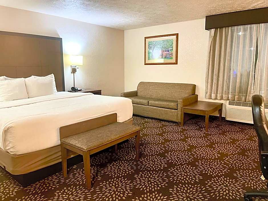 Clarion Pointe Wenatchee