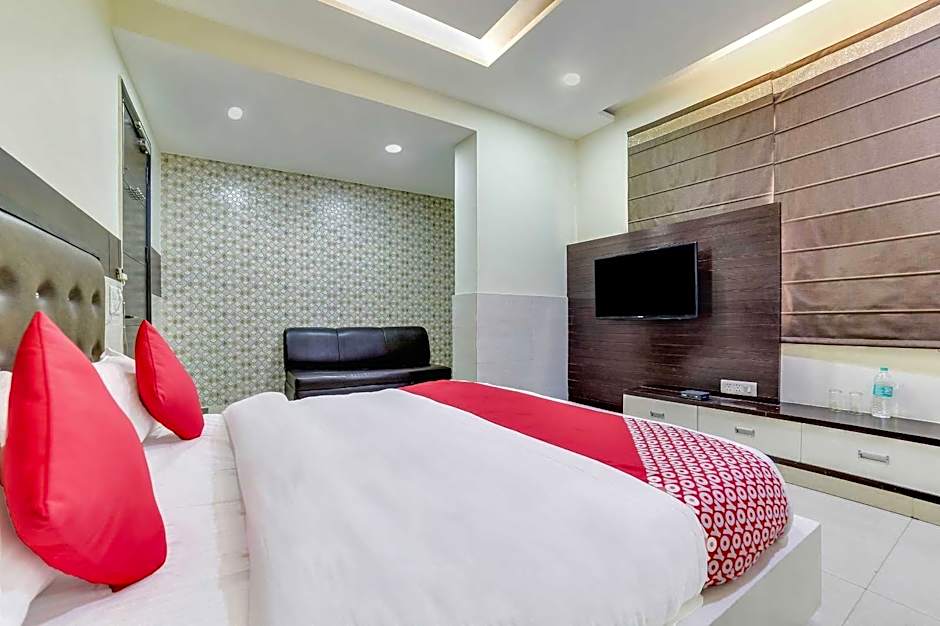 OYO Flagship 26585 Bhera Enclave Paschim Vihar – Delhi, NY