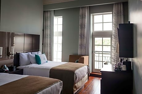 2 Queen Beds River View