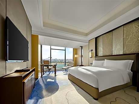 Deluxe King Room with River View