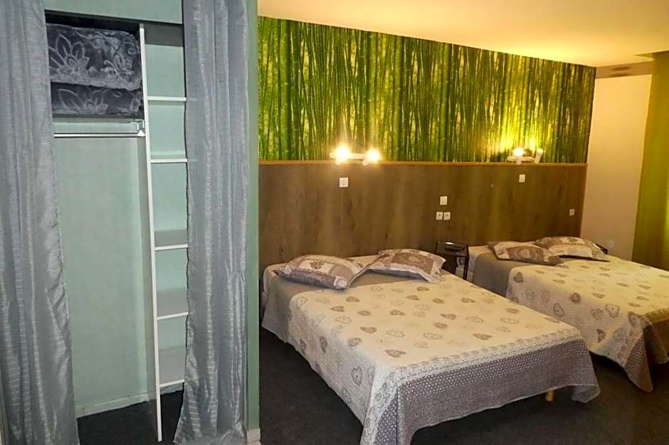 eTANIT ! Parking VélO, Etape Bicycle - 1mn a toute Connection Bus,Train et Aéroport - Calme Plein Centre de Beziers pour visiter,manger - Chambres Climatisées, Spacieuses Amenagees pour Singles, Couple, et ou Familles - Consigne et Petit Dej en plus