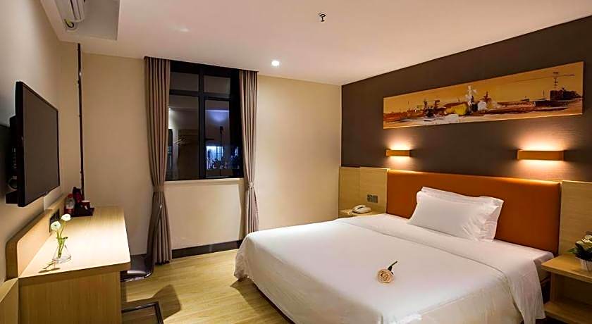 IU Hotel Chengdu Pengzhou Municipal Government Branch