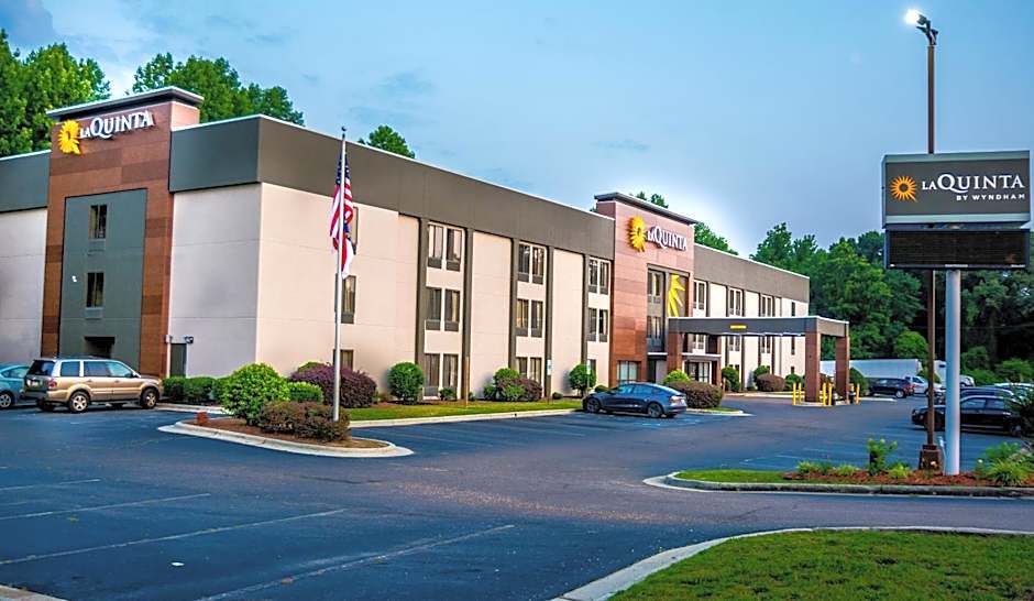 La Quinta Inn & Suites by Wyndham Fayetteville I-95