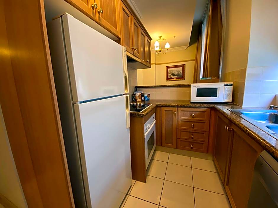 Royal Albert Apartments Hotel