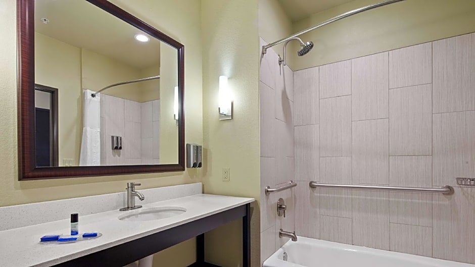 Best Western Lindsay Inn & Suites