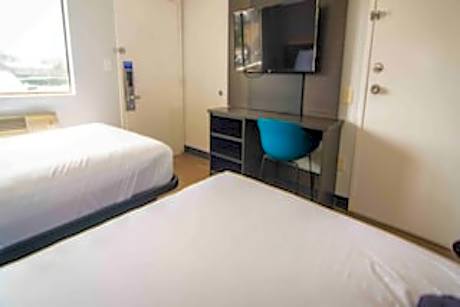 2 Double Beds